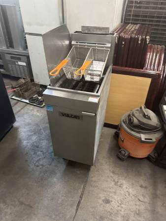 40 lb. Floor Fryer Natural Gas 1