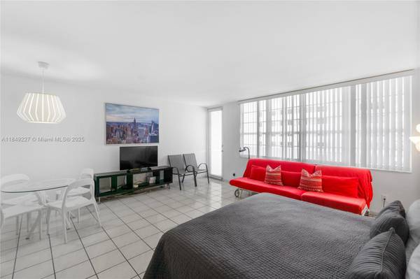 $2,500 / 515ft2 - Amueblado, Estudio - 1 Baño, Balcón, Wifi, plaza de aparcamiento, piscina y gimnasio (Miami Beach)63825138724483121