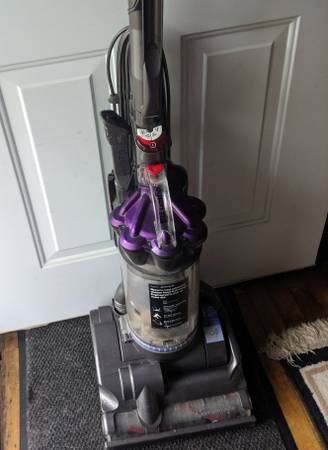 Dyson DC28 AirMuscle Vacuum upright 1