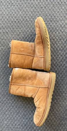 Ugg tobillo alto - $20 (novato)63471453305217120