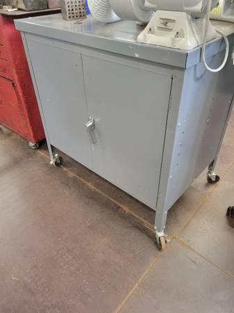 Industrial rolling cart with shelfs 1
