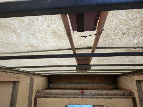 2005 Ford E-350 - Photo 6