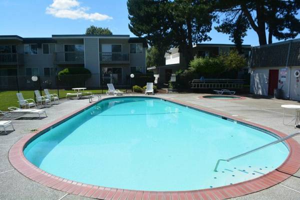 $1,235 / 2br - 825ft2 - Public Transit Nearby, Security Guards On Site, Rec Room64031312365187121
