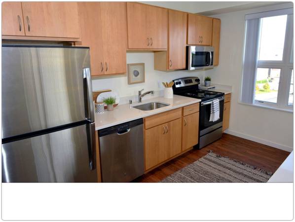 $1,752 / 2br - It’s time to pay less! Amazing affordable 2 bed, 2 bath! Stop by! (Minneapolis - North Central University)63797856504195121