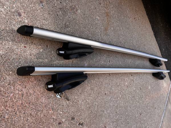 Complete Thule 450R Roof Rack for Raised Siderail Vehicles 55" Silver 1