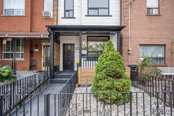Renovated 1 bed 1 bath Trinity Bellwoods main floor house 1