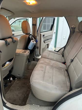 2010 Ford Escape Hybrid - $1,000 (New Oxford)63435771798017122