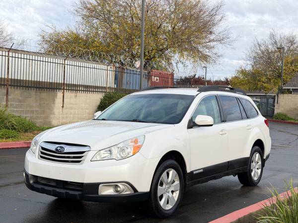 clean title 2012 Subaru Outback 4WD 2 OWNERS - 1