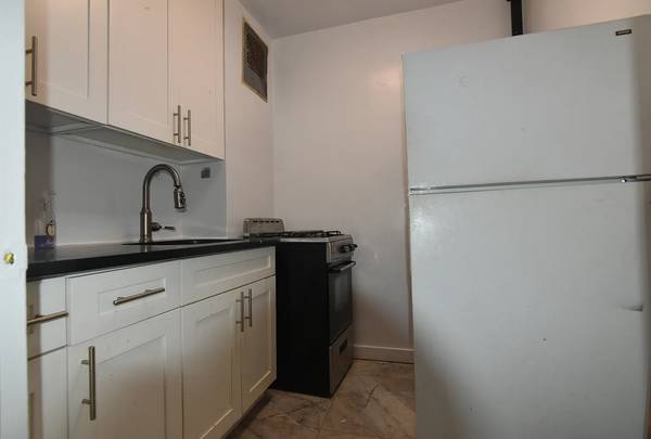 $2,500 / 3br - Renovated 3BR / 1BA Near Yankee Stadium & Transit in The Bronx (Bronx)63874741802371124