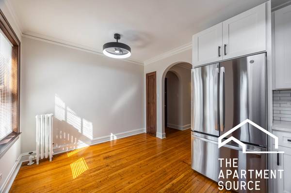 $1,600 HUGE Renovated Logan Square/Avondale Studio! (Avondale)64041644291970124