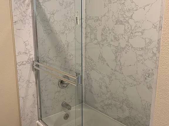 $1,000 / 1br - 800ft2 - Updated 1-Bedroom Apartment with Patio – Modern Touches Throughout63790096434305124