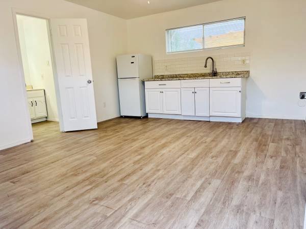 $900 / 1br - Pretty Apartment t with private back yard (Houston)63924169062403121