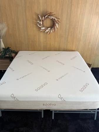 Saatva Contour5 Memory Foam King Mattress - Like New! 1