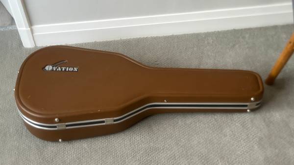 Vintage 70’s Ovation hard case 1