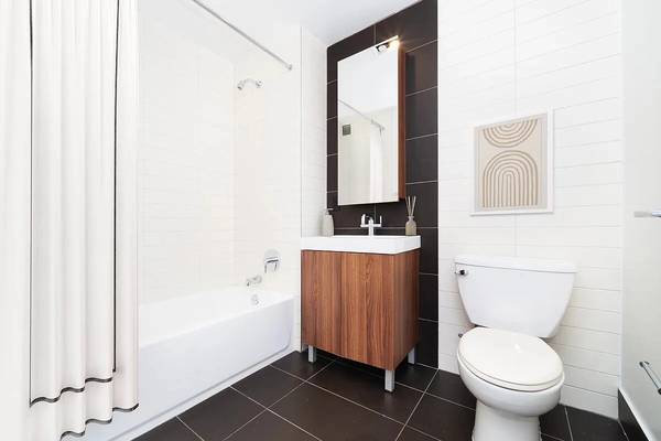 $5,995 / 2br - Luxury Sunny 2BD/2BA in Financial District (Midtown East)63788783634817124