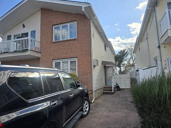$2,300 / 2br - 800ft2 - no fee 2bedroom 1bath 800sq one car parking included by owner $2300 (midland beach)63874742191617120