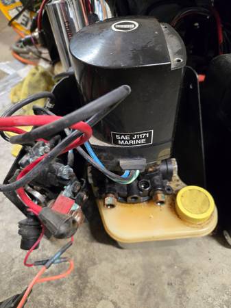 1986-2001 MERCRUISER POWER TRIM PUMP 1