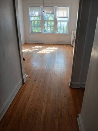 $1,475 / 1br - 800ft2 - NOBODY on your head third floor - (chicago west rogers park) (chicago west rogers park)64041811501443122
