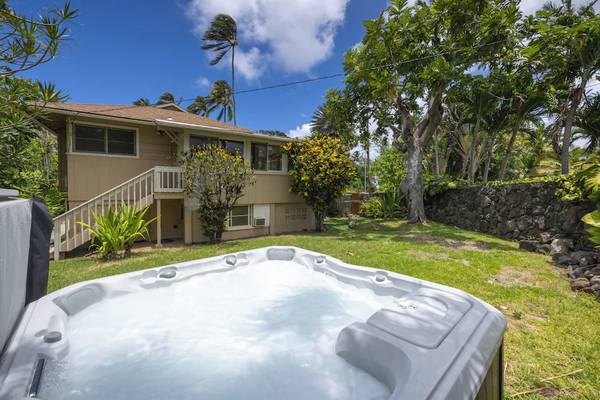 $300 / 3br - 1200ft2 - Hale Pellicano w/ Private Backyard, Hot Tub, Lush Lawn & Kawela Bay Ac (Kahuku, HI)63939397555330120