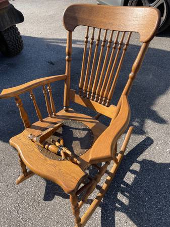 Vintage Oak Rocking Chair - Needs repair 1