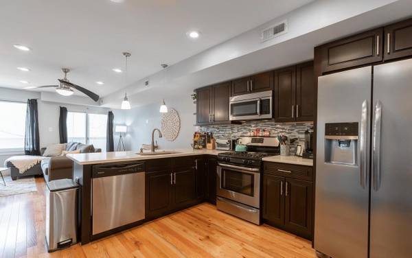 $1,200 / 1br - 916ft2 - Cozy Furnished One Bedroom Condo In Old Kensington, With Parking (Philadelphia)64046037327107121
