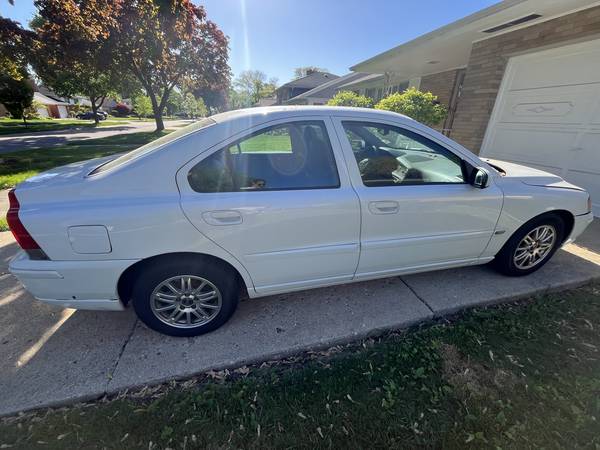 Volvo s60 Coche - $2,800 (Arlington Heights)63618920327297124