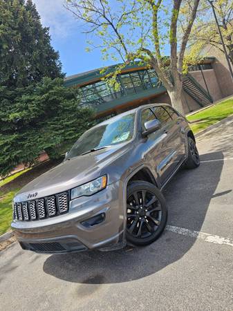 2017 Jeep Grand Cherokee Laredo Altitude - $11,495 (Englewood)63620004317825124