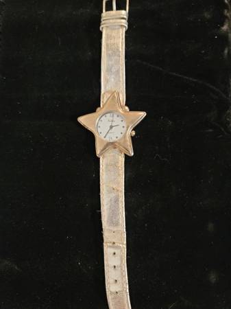 Ladies Gold Tone Star Bezel With Silver Tone Dial Golden Quartz Watch 1