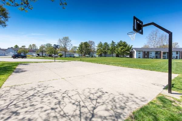 $880 / 2br - 816ft2 - You cant beat the price and location, call to take a tour OR APPLY. (1200 E Elmwood Dr, Terre Haute, IN)63675846985219122