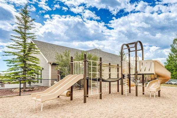 $1,450 / 2br - 918ft2 - Wood Style Flooring, Mountain Views, On-Site Management (440 Powder Run Dr, Central City, CO)63771721648897122