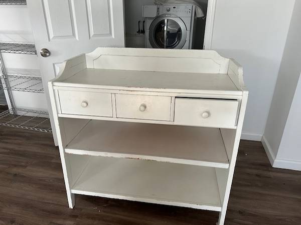 Free Changing Table 1