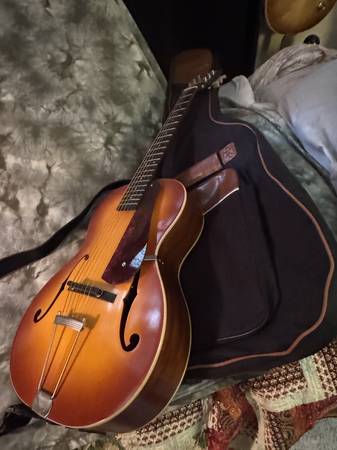 Epiphone Masterebilt Olympic Acoustic-Electric Archtop Guitar 1