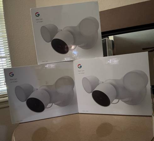 Google Nest Camera w/Floodlights 1