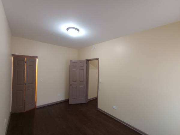 $1,100 / 2br - 900ft2 - 2D/1B Apartment on the corner of Elizabeth and 70th. (Chicago)63918411755650122