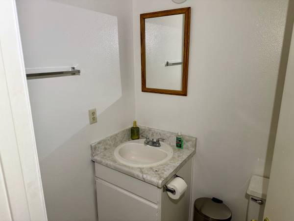 $1,350 / 2br - 900ft2 - Townhouse Style Apartment (Las Vegas)63859499260291124
