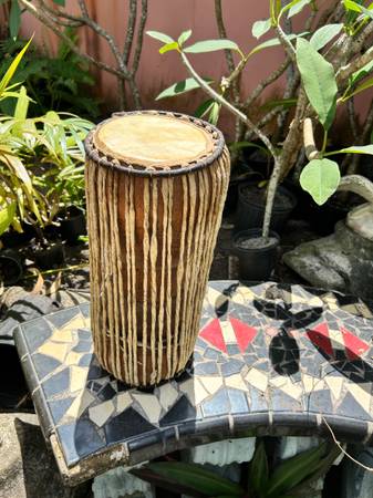 TALKING DRUM AFRICAN YORUBAS MADE WITH GOURD INSIDE NO STICK 1
