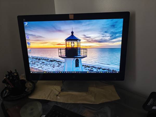 HP 22" ALL IN ONE COMPUTER 1