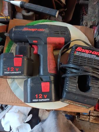 Snap on 12 volt cordless impact with charger 2 batteries 1