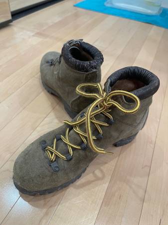 Hiking Boots, Woman's, Likely about size 6. 1