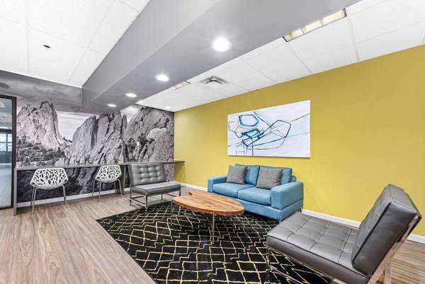 $1,236 / 2br - 990ft2 - Piscina cubierta climatizada todo el año, centro de fitness, acceso controlado (3125 Sinton Rd, Colorado Springs, CO 80907)63668435005057123