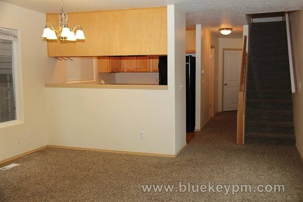 $2,495 / 3br - 1502ft2 - 3 bedroom 2.5 bath home in Errol Heights63820909616129124