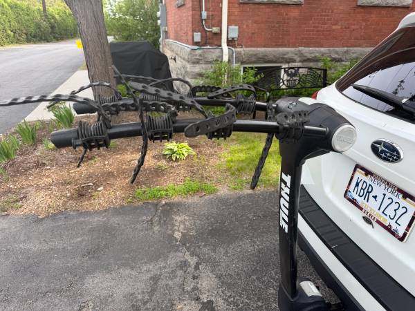 Thule 4-mount bicycle rack 1