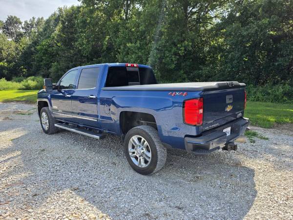 2019 Chevrolet Silverado HD - Photo 3