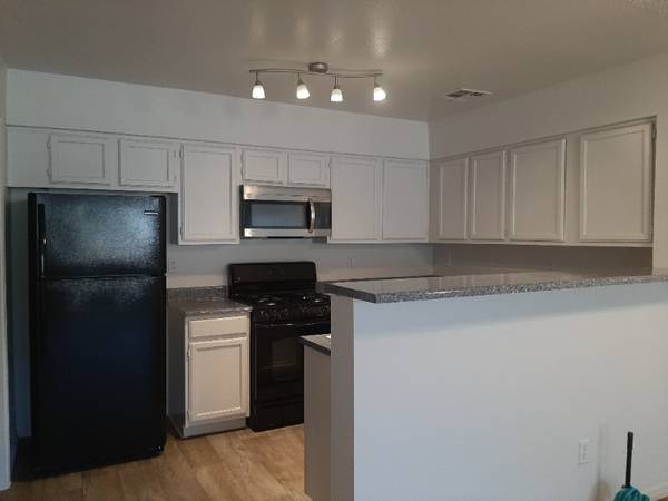 Freeway Access, Public Transportation, 2bd 2ba 1