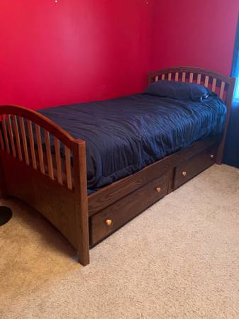 Solid Twin Size Bed 1