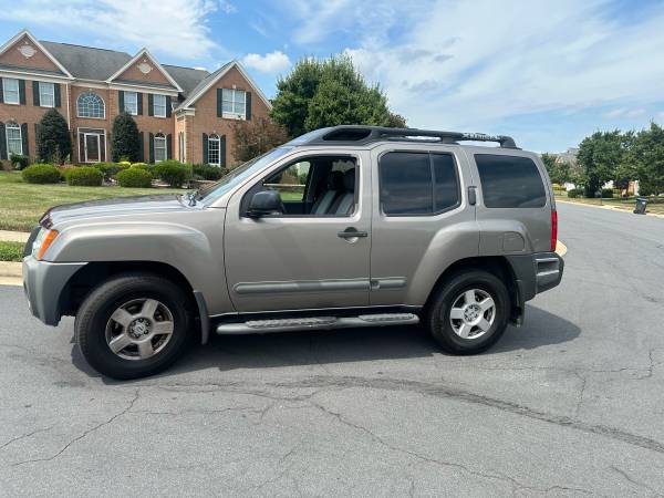 2005 Nissan Xterra SUV 4x4, transmisión manual de 6 velocidades, todo eléctrico, 300 mil km, único dueño - $2.850 (Vienna)63439845582977124