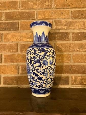 Beautiful Procelain Vase 1