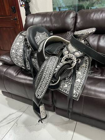 Premium Charro Saddle – Hand-Tooled & Fully Detailed 1