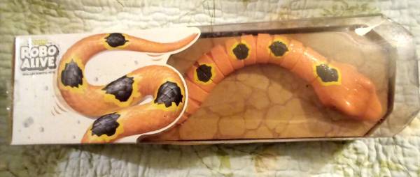 Zuru  Robot Alive real-life robotic pets 1