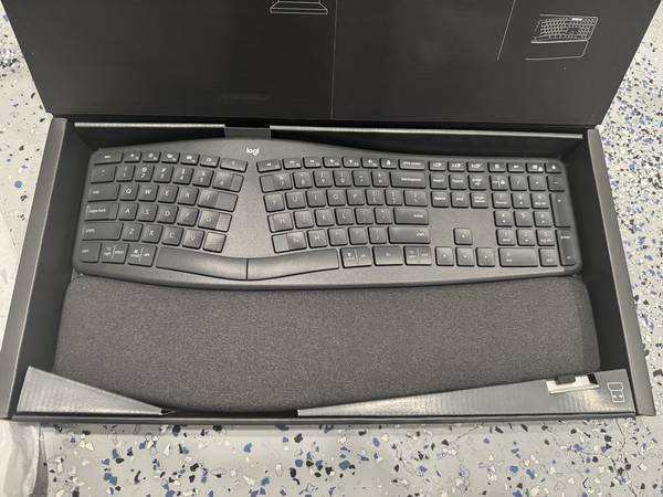 Logitech ERGO K860 Wireless Ergonomic Keyboard 1